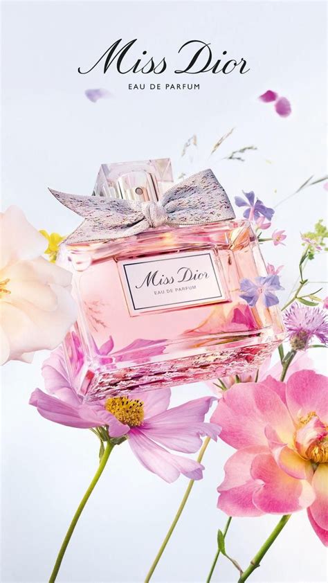 Eau de parfum Miss Dior con fiocco couture .